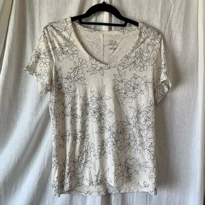 Banana Republic Malibu Tee. White with navy floral outline. Size medium.